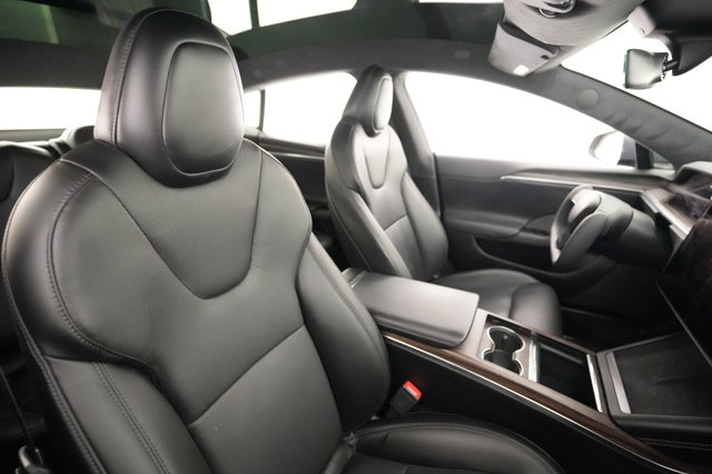 2022 Tesla Model S — photo 18 of 24