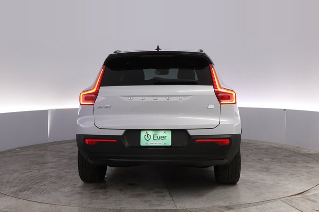 2022 Volvo XC40 Recharge — photo 12 of 21