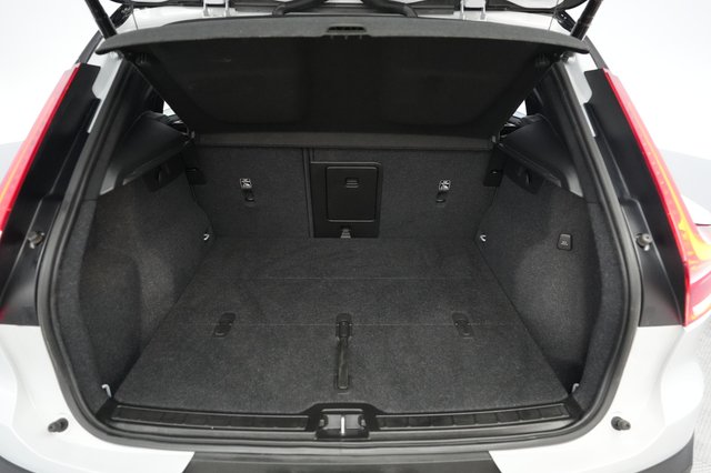 2022 Volvo XC40 Recharge — photo 6 of 21