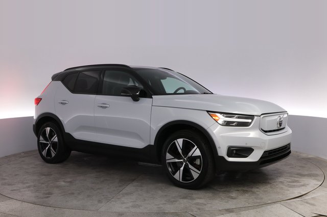 2022 Volvo XC40 Recharge — photo 11 of 21