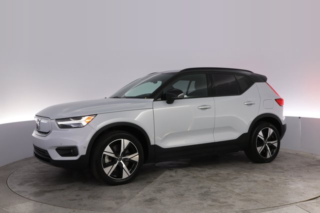 2022 Volvo XC40 Recharge — photo 14 of 21