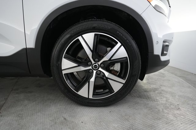 2022 Volvo XC40 Recharge — photo 16 of 21