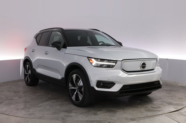 2022 Volvo XC40 Recharge — photo 10 of 21