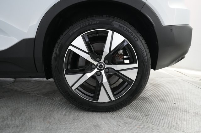 2022 Volvo XC40 Recharge — photo 7 of 21