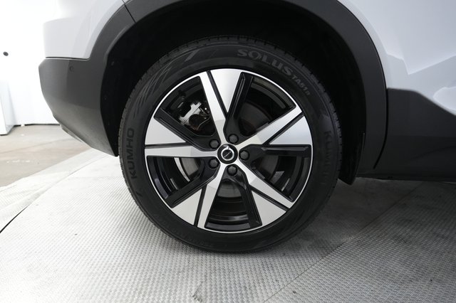 2022 Volvo XC40 Recharge — photo 17 of 21