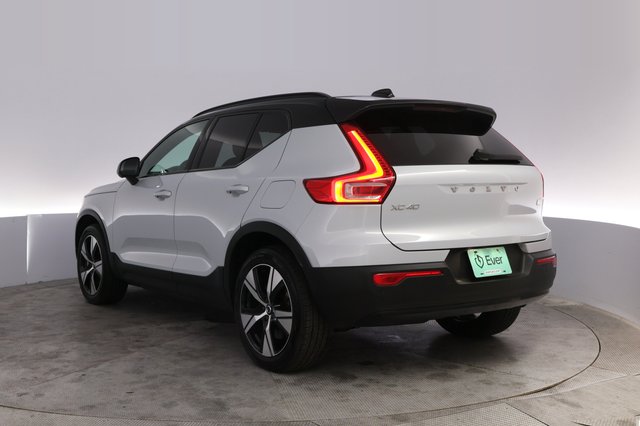 2022 Volvo XC40 Recharge — photo 13 of 21