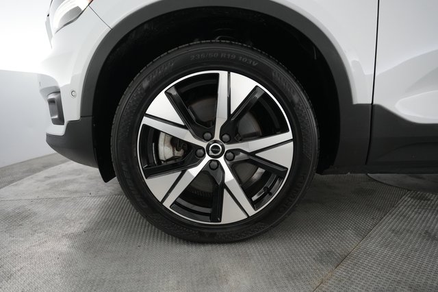 2022 Volvo XC40 Recharge — photo 15 of 21