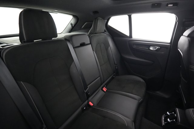 2022 Volvo XC40 Recharge — photo 4 of 21