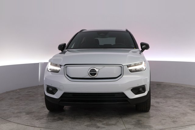 2022 Volvo XC40 Recharge — photo 9 of 21