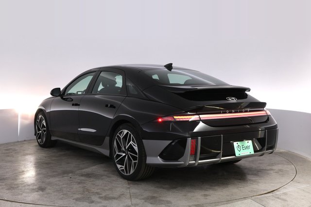 2023 Hyundai IONIQ 6 — photo 13 of 25