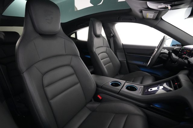 2023 Porsche Taycan — photo 18 of 22