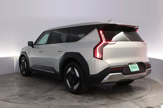 2024 Kia EV9 — photo 13 of 26