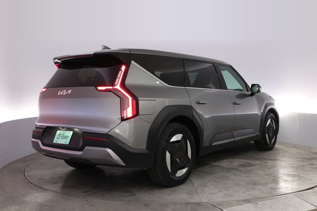 2024 Kia EV9 — photo 2 of 26