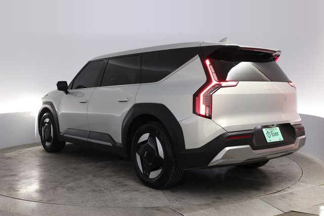 2024 Kia EV9 — photo 13 of 29