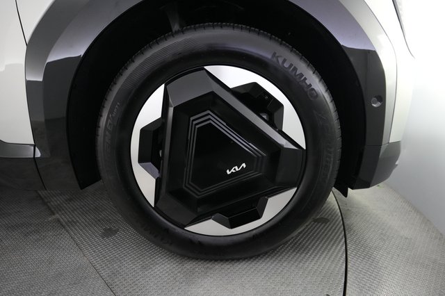 2024 Kia EV9 — photo 16 of 23