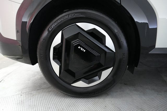 2024 Kia EV9 — photo 17 of 23