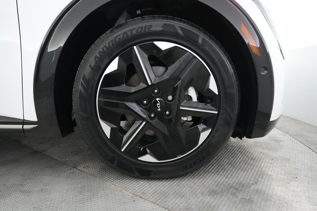 2025 Kia EV6 — photo 16 of 24