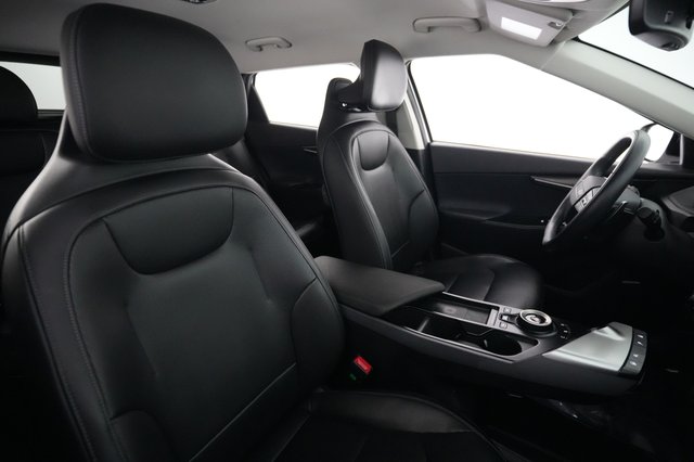 2025 Kia EV6 — photo 18 of 24