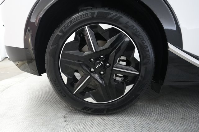 2025 Kia EV6 — photo 17 of 24