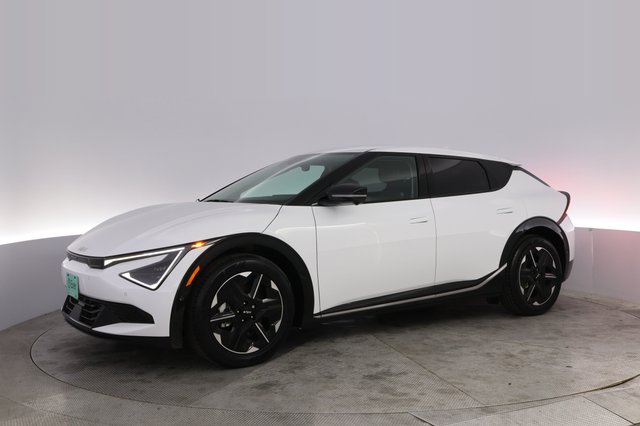 2025 Kia EV6 — photo 14 of 24