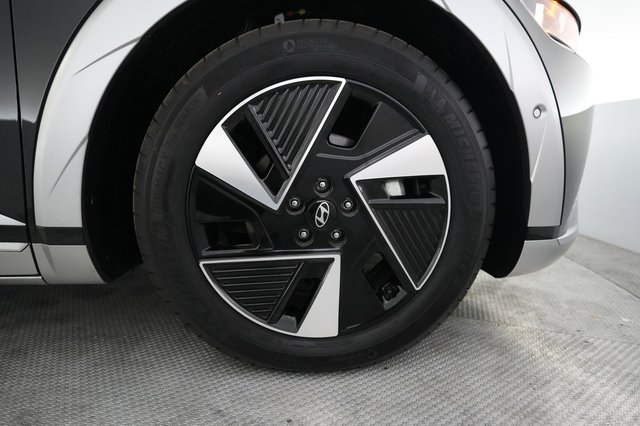 2025 Hyundai IONIQ 5 — photo 16 of 25