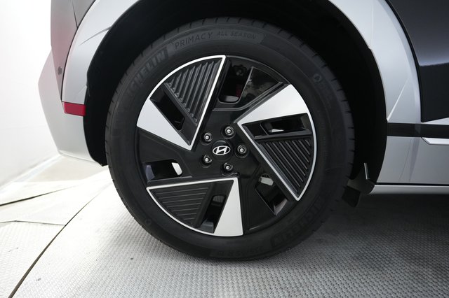 2025 Hyundai IONIQ 5 — photo 17 of 25