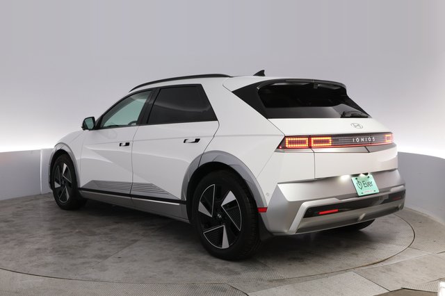 2025 Hyundai IONIQ 5 — photo 13 of 24