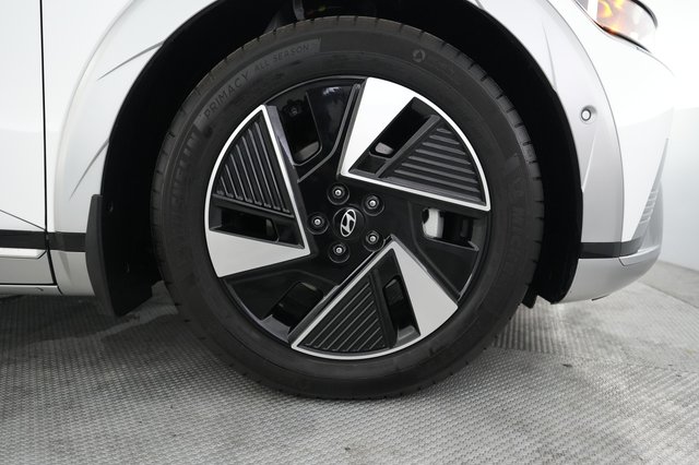 2025 Hyundai IONIQ 5 — photo 16 of 24