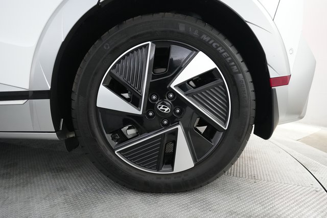 2025 Hyundai IONIQ 5 — photo 7 of 24