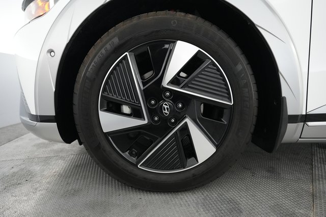 2025 Hyundai IONIQ 5 — photo 15 of 24