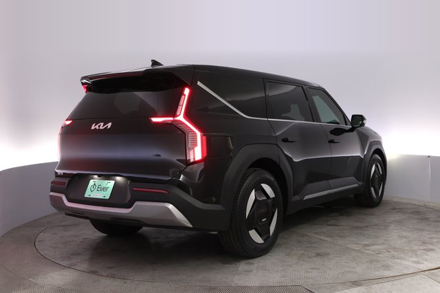 2026 Kia EV9 — photo 2 of 36