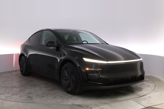 2026 Tesla Model Y — photo 10 of 23