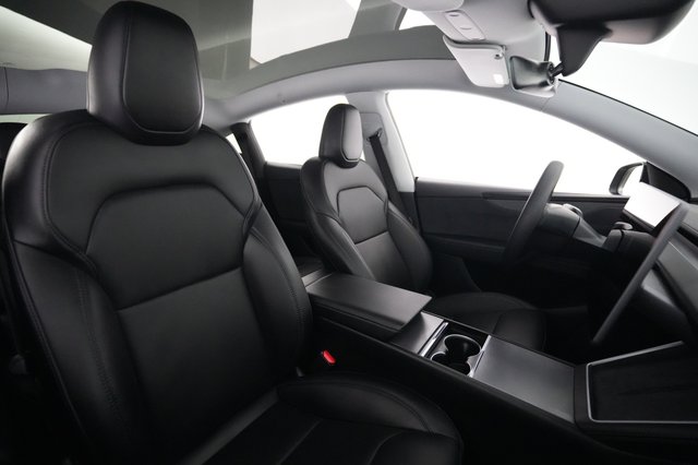 2026 Tesla Model Y — photo 18 of 23