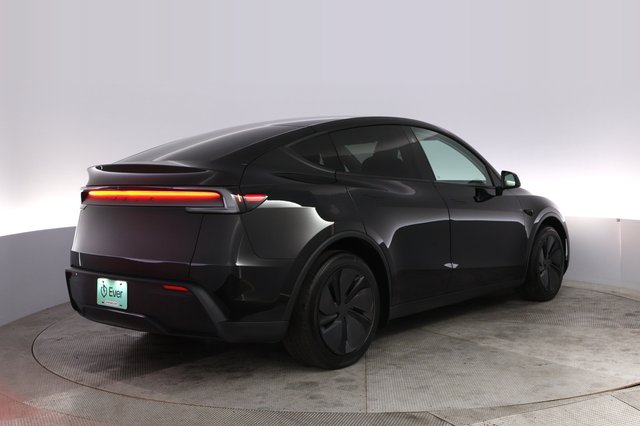 2026 Tesla Model Y — photo 2 of 23