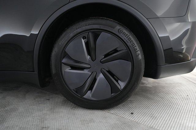2026 Tesla Model Y — photo 7 of 23