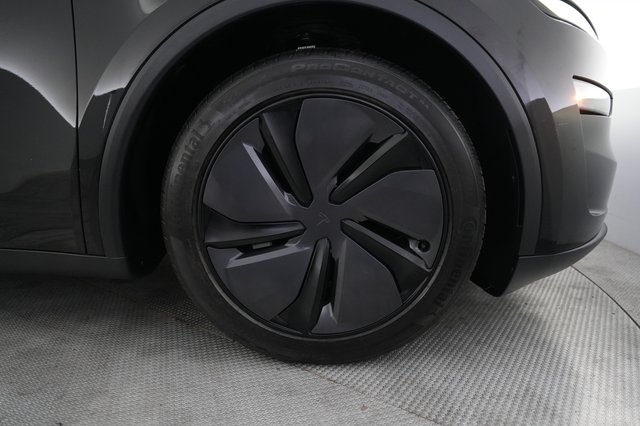 2026 Tesla Model Y — photo 16 of 23