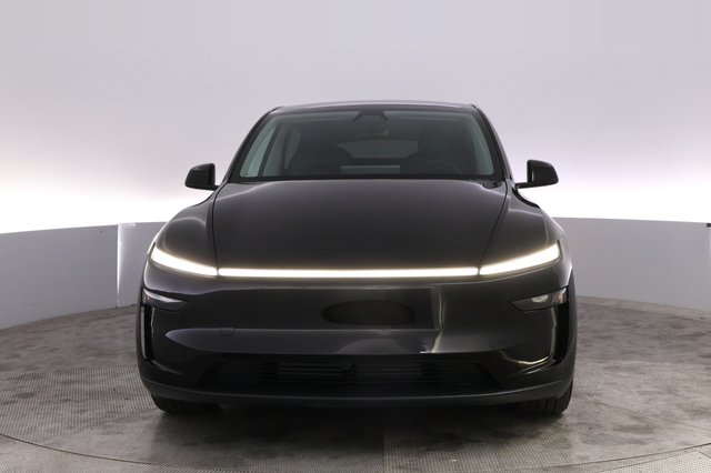 2026 Tesla Model Y — photo 9 of 23