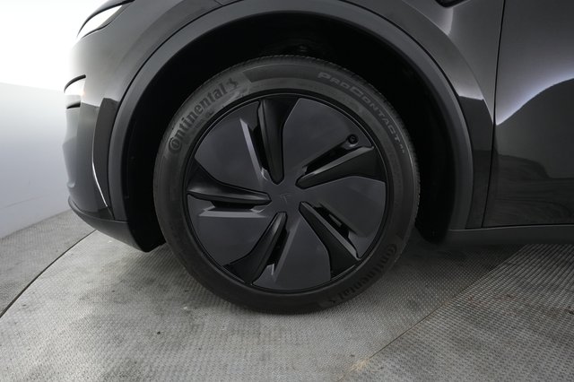 2026 Tesla Model Y — photo 15 of 23
