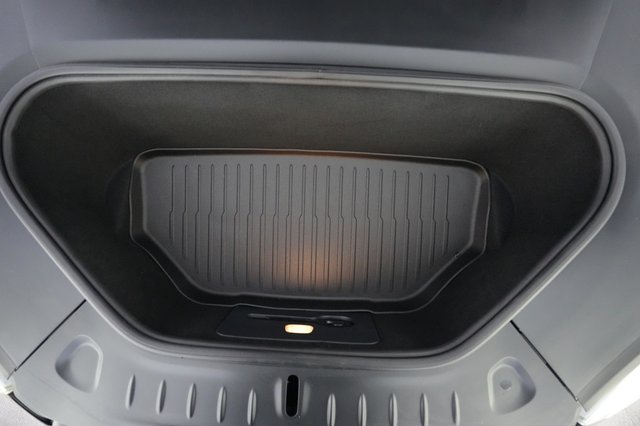 2022 Tesla Model S — photo 20 of 28