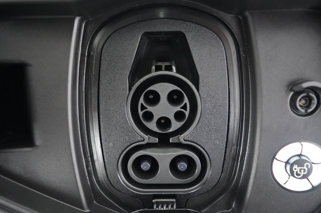 2023 Ford F-150 Lightning — photo 8 of 18