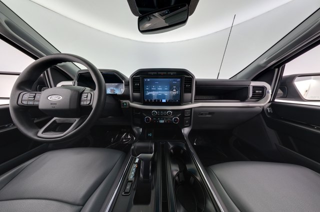 2023 Ford F-150 Lightning — photo 14 of 18