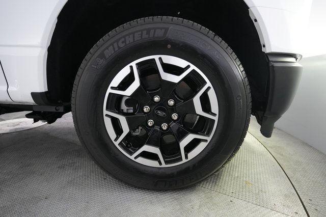 2023 Ford F-150 Lightning — photo 10 of 18