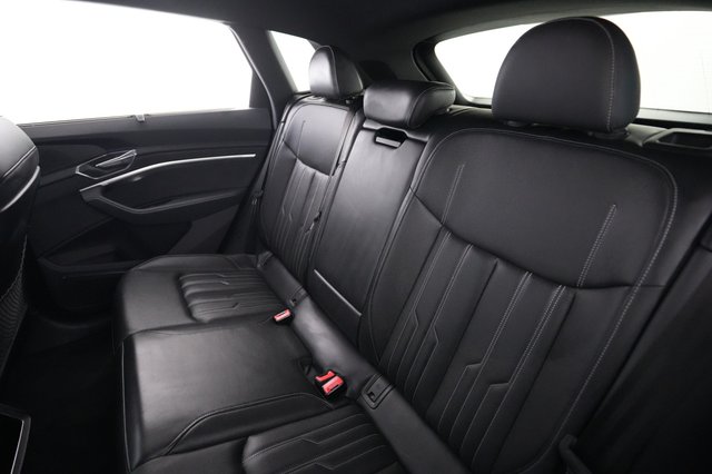 2023 Audi e-tron — photo 19 of 28