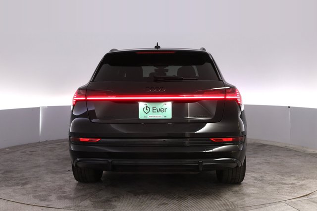 2023 Audi e-tron — photo 12 of 28