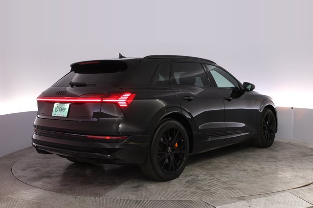 2023 Audi e-tron — photo 2 of 28