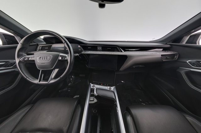 2023 Audi e-tron — photo 21 of 28