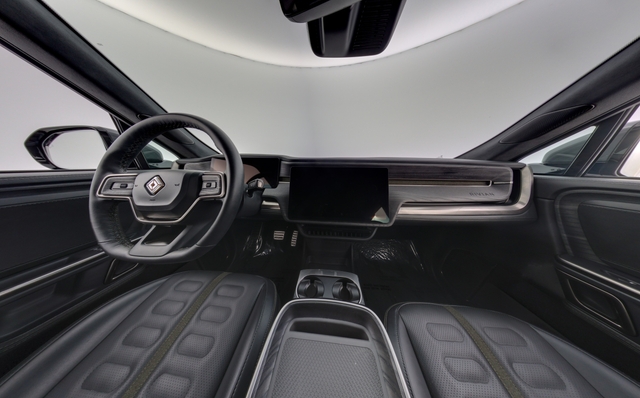 2024 Rivian R1S