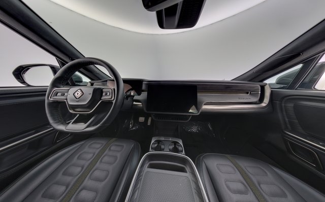 2024 Rivian R1S — photo 22 of 26