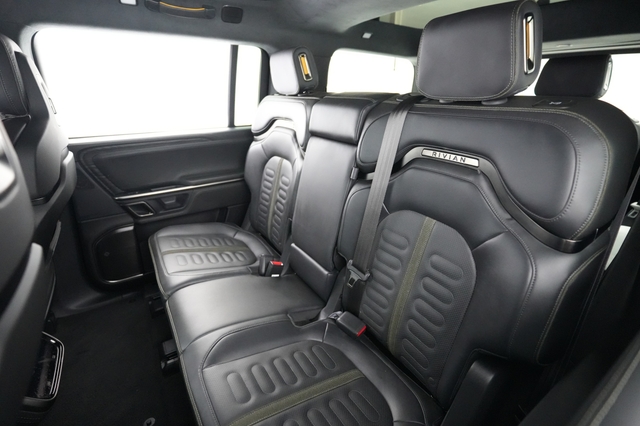 2024 Rivian R1S