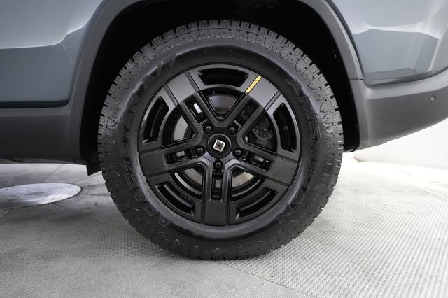 2024 Rivian R1S